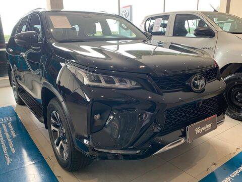 TOYOTA HILUX SW4 2.8 D-4D TURBO DIESEL DIAMOND 7L 4X4 AUTOMÁTICO